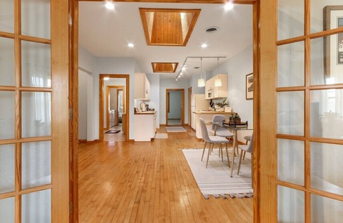 Lake Geneva Apartamento | Suite 725 on Main |Recently Face-Lifted |Walkable Dwntwn Condo |Parking |Dining |Nightlife |Shopping