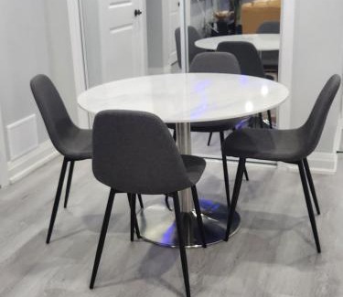 Brampton Apartamento | SUITE A 2 Bedroom Apartment