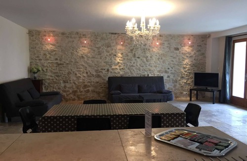 Bailly Apartamento | Suite - Appartement HORTENSIA - Rez de jardin Terrasse - Capacity 12 people