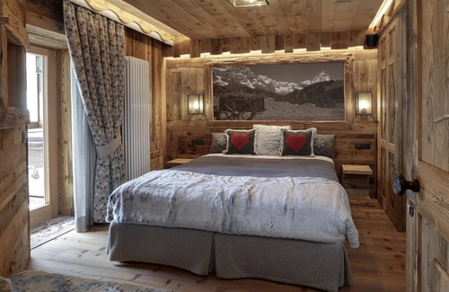 Cervinia Apartamento | Suite Appartment walking distance slopes and center with wellness area