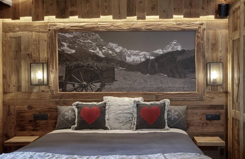 Cervinia Apartamento | Suite Appartment walking distance slopes and center with wellness area