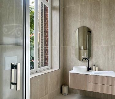 Charleville-Mezieres Apartamento | Suite Arche - Maison les Arcades au pied de la Gare de Charleville-Mézières
