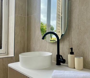Charleville-Mezieres Apartamento | Suite Arche - Maison les Arcades au pied de la Gare de Charleville-Mézières