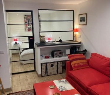 Les Pavillons-sous-Bois Apartamento | SUITE AVEC TERRASSE ET JARDIN AUX PORTES DE PARIS