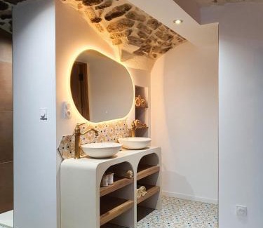 Etoile-sur-Rhone Apartamento | Suite avec jacuzzi et sauna