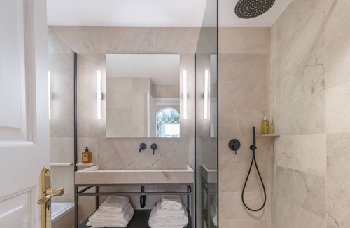 Esporles Casa | Suite Bosque- Life in middle of a vineyard, with a 600 Mb WIFI. Made for Nomads.