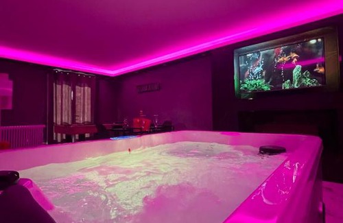 Melun Casa | Suite cinéma et jacuzzi privé