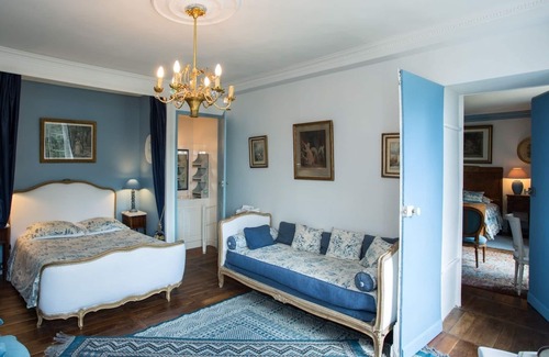 Suevres Cama Y Desayuno | Suite-Habitaciones conectadas-Baño Privado-Vista al Jardín-George Sand