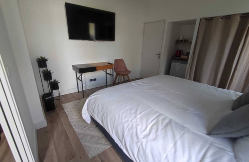Villeneuve-les-Maguelone Cama Y Desayuno | Suite with king-size bed