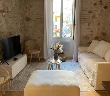 Old Town Apartamento | Suite Fusion - charme de l'ancien et confort moderne - Vieux Nice - 2 chambres - wifi - 5 min des plages - 30 min de Cannes et Monaco