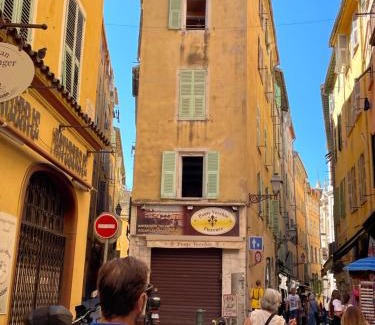Old Town Apartamento | Suite Fusion - charme de l'ancien et confort moderne - Vieux Nice - 2 chambres - wifi - 5 min des plages - 30 min de Cannes et Monaco