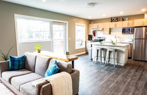Revelstoke Condominio | Suite Lines Revy - One Bedroom Near RMR