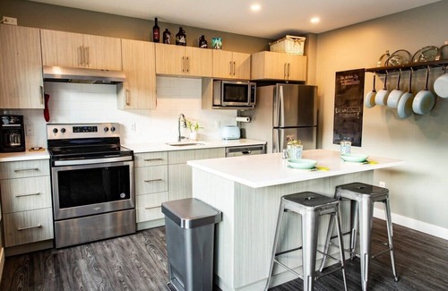 Revelstoke Condominio | Suite Lines Revy - One Bedroom Near RMR