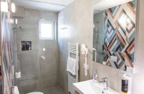 Cagnona Condominio | Suite Malvasia suite en un nuevo edificio privado cerca del mar y del centro.