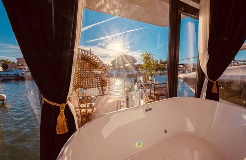 Frejus Plage Alquiler De Eote | Suite "Mille et Une Nuits" sur l'eau avec Jacuzzi (Port Fréjus)