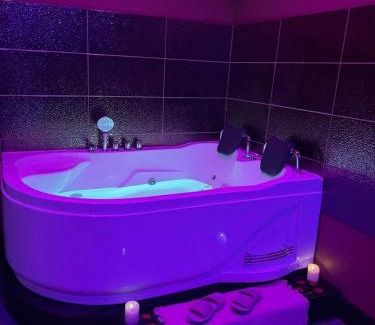 Ostviertel Apartamento | Suite mit Whirlpool, Sauna, Pole Dance und mehr