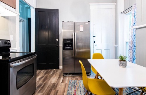 Smoketown Jackson Cabina | Suite near downtown Louisville, KY · Suite I