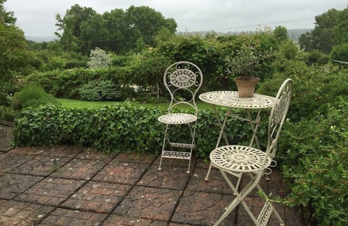 Ewhurst Green Cabaña | Suite Overlooking Beautiful Wealden Countryside, Swimming Pool. (See offers)