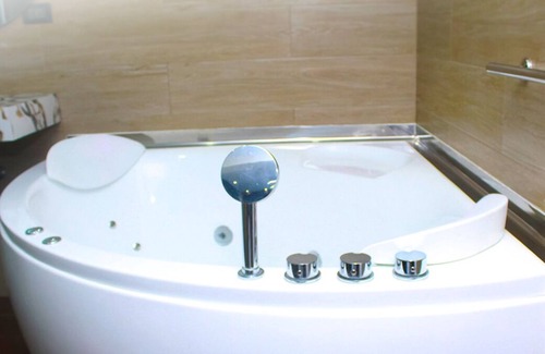 Chancay Casa | Suite con jacuzzi y balcón