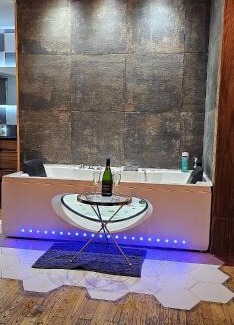 Confolens Apartamento | Suite Penthouse Romantique, Confolens, Charente