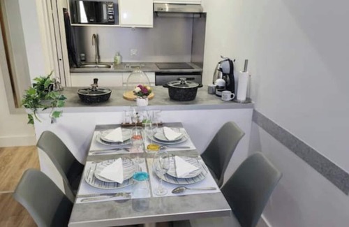 Faubourg de l'Arche Apartamento | Suite Prestige Paris-La Défense Balcony-Terrace