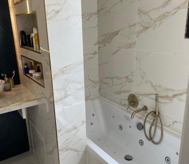 Pignan Cama Y Desayuno | Suite privée accès piscine