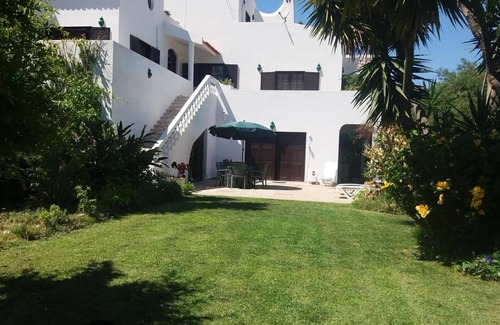 Funchal Apartamento | Habitación 'Suite Privada para Dos en Lagos' con Piscina Compartida, Wi-Fi y Aire Acondicionado