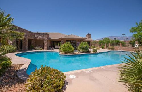 St. George Casa | Suite Retreat with Pool Spa Gym and Tennis Court