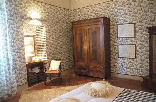 Castiglion Fiorentino Casa | Suite Romantica con Giardino in Dimora Storica - Camera e Appartamento - B&B Palazzo Robicci