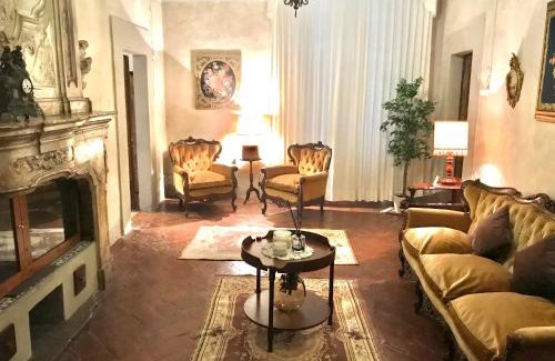Castiglion Fiorentino Casa | Suite Romantica con Giardino in Dimora Storica - Camera e Appartamento - B&B Palazzo Robicci