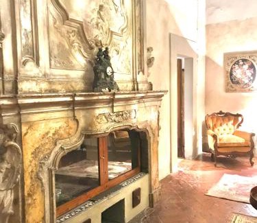 Castiglion Fiorentino Casa | Suite Romantica con Giardino in Dimora Storica - Camera e Appartamento - B&B Palazzo Robicci