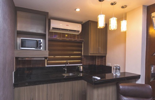 Balibago Hotel | Suite Room Separate Bed Room, Kitchen, Balcony at Grand Central Hotel