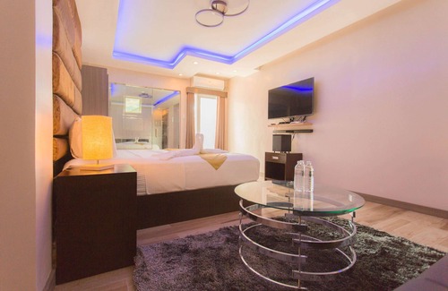 Balibago Hotel | Suite Room Separate Bed Room, Kitchen, Balcony at Grand Central Hotel