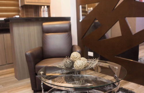 Balibago Hotel | Suite Room Separate Bed Room, Kitchen, Balcony at Grand Central Hotel