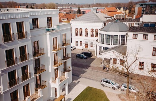 Center Casa | Suite, shower or bath, WC - Hotel am Schloss