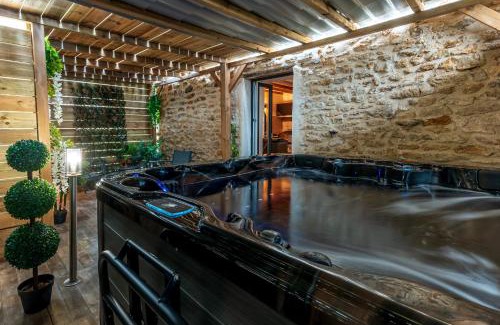 Pezarches Casa | Suite SPAtio - Jacuzzi Privé - 20min Disneyland PARIS