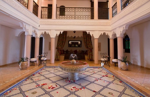 Ait Hamid Cama Y Desayuno | Suite "Turquesa" con terraza y vistas a la piscina