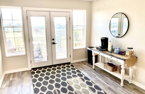 Emery County Casa | Suite W/ Jacuzzi Tub & Queen Bed