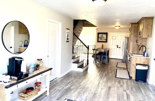 Emery County Casa | Suite W/ Jacuzzi Tub & Queen Bed
