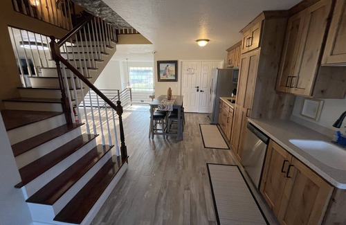 Emery County Casa | Suite W/ Jacuzzi tub, King & Twin Bed