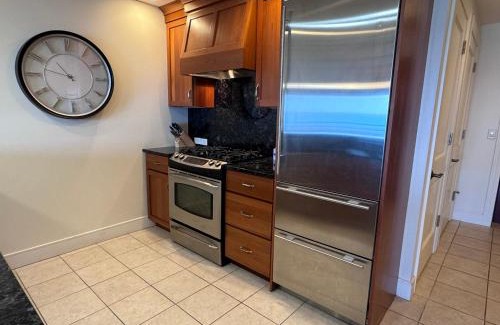 Traverse City Casa | Suite with direct view of Grand Traverse Bay