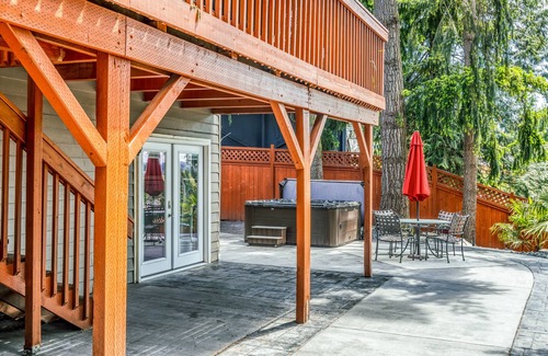 Totem Lake Apartamento | Suite with Hot Tub -AC - Huge Fenced Yard - Mt. Rainier View - Private Entrance