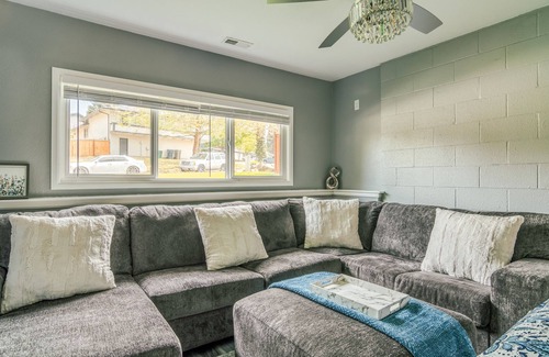 Totem Lake Apartamento | Suite with Hot Tub -AC - Huge Fenced Yard - Mt. Rainier View - Private Entrance