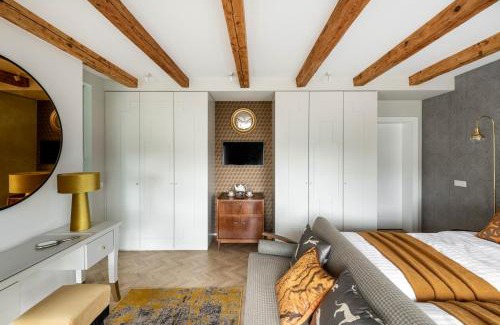 Kaunas Casa | Suite with private bathroom at three bedroom interwar Villa Grabyte with daily spaces to share by pine forest on the bank of the river- 8min by car from old town