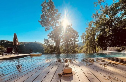 Saint-Jean-du-Pin Casa | Suite with whirlpool bath in the heart of the Cevennes mountains