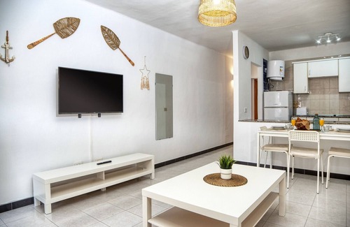 Puerto del Carmen Chalet De Esquí | Suite Zefiro - 500m de la playa, terraza, WiFi rápido