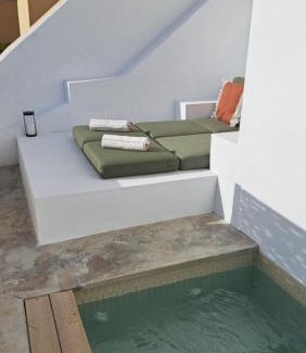 Centro Apartamento | SUITES 9 MALAGA, three unique suites with private plunge pool