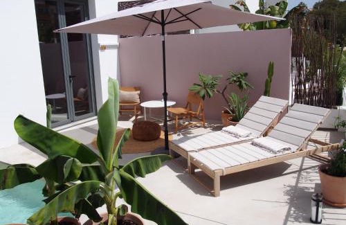 Centro Apartamento | SUITES 9 MALAGA, three unique suites with private plunge pool