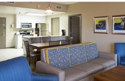 Hershey Villa | Suite de 2HAB / 2BA con chimenea, cocina completa, piscina interior / exterior Condominio C