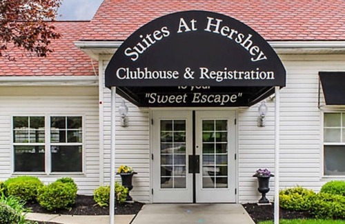 Hershey Villa | Suite de 2HAB / 2BA con chimenea, cocina completa, piscina interior / exterior Condominio C